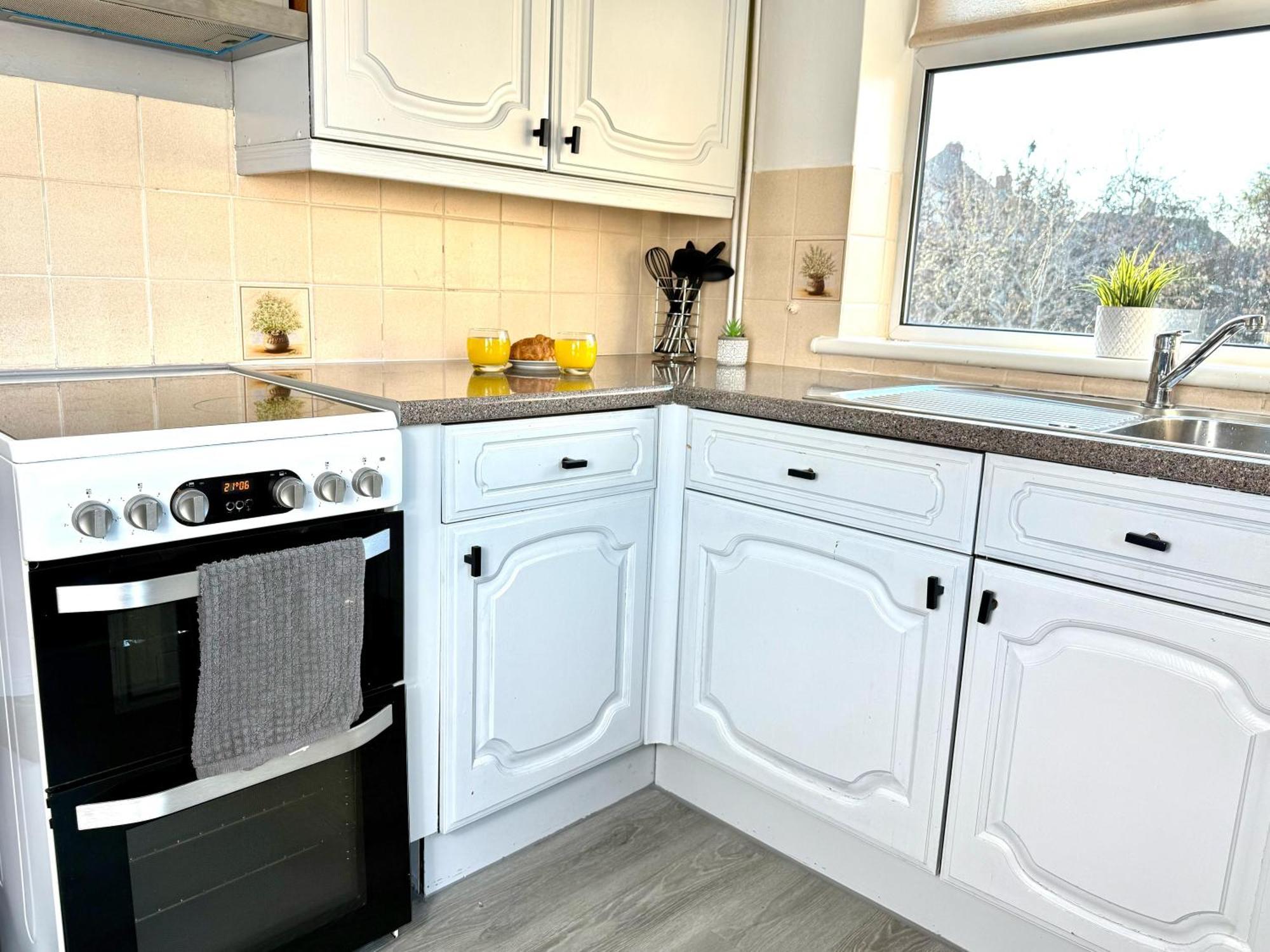 Stylish 3-Bedroom House With Garden & Free Parking'S, Prime Location With Private Garden Kidlington Ngoại thất bức ảnh