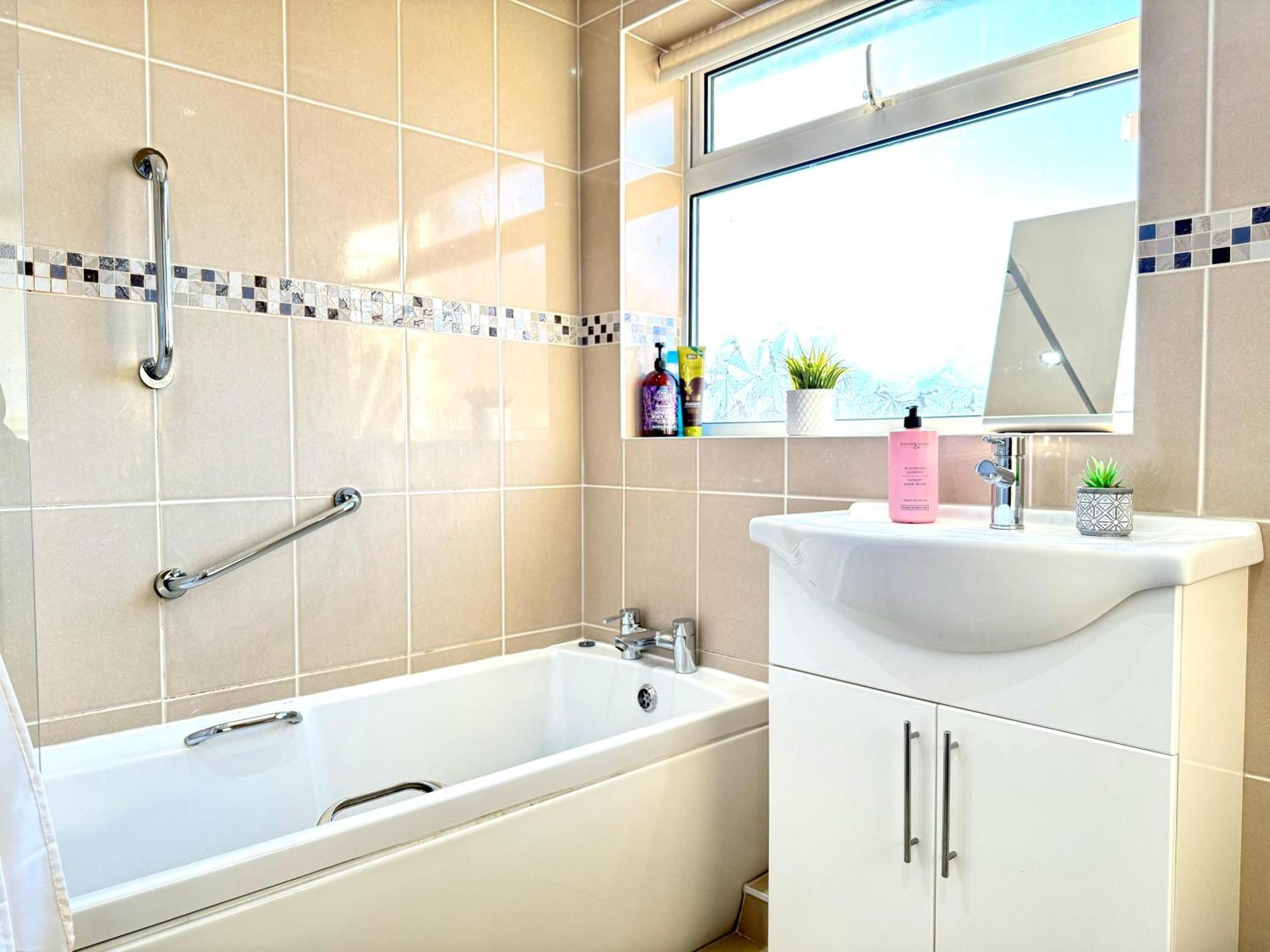 Stylish 3-Bedroom House With Garden & Free Parking'S, Prime Location With Private Garden Kidlington Ngoại thất bức ảnh