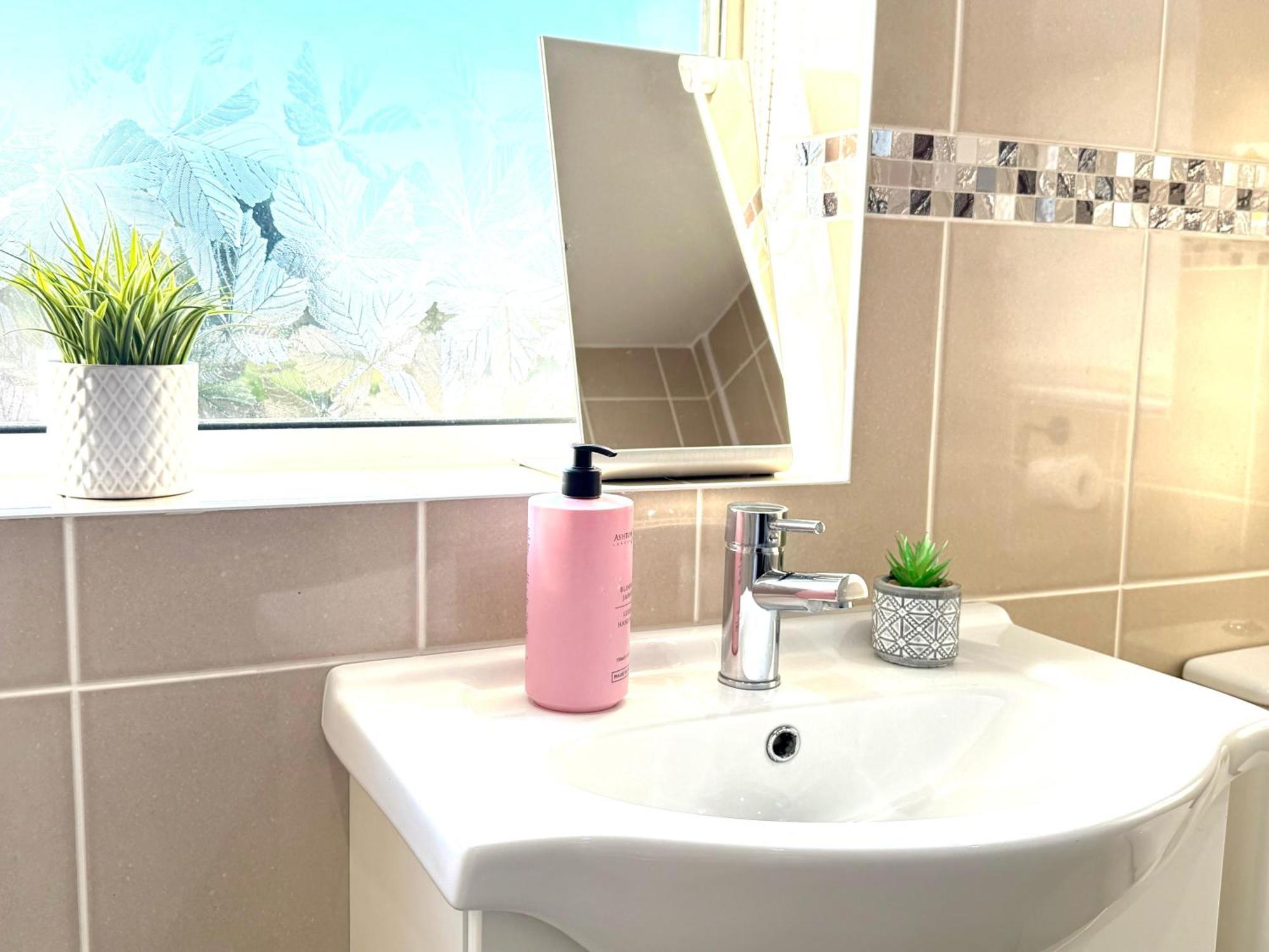 Stylish 3-Bedroom House With Garden & Free Parking'S, Prime Location With Private Garden Kidlington Ngoại thất bức ảnh