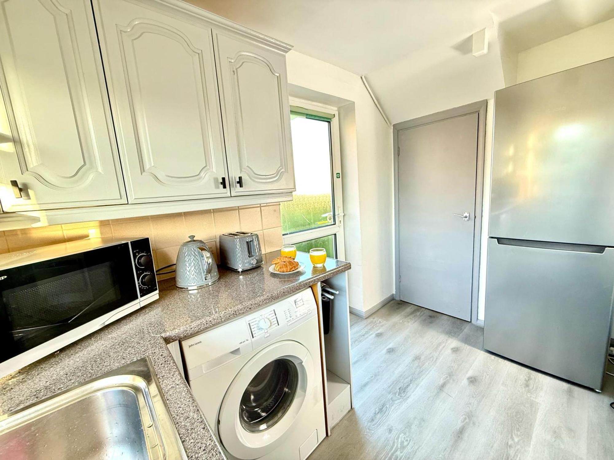 Stylish 3-Bedroom House With Garden & Free Parking'S, Prime Location With Private Garden Kidlington Ngoại thất bức ảnh